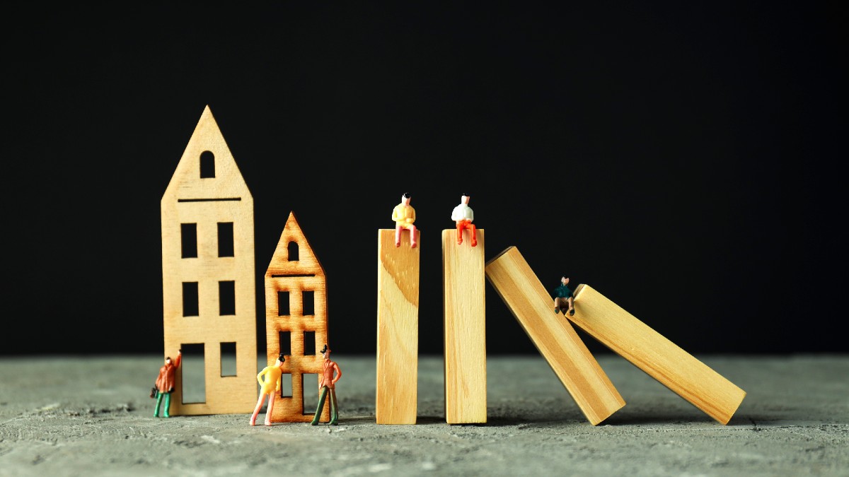 houses-blocks-falling-magnific.jpg