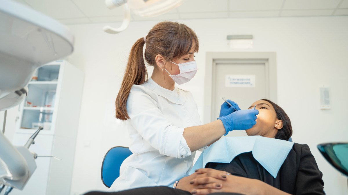 dentist-in-clinic-tima-miroshnichenko-pexels.jpg
