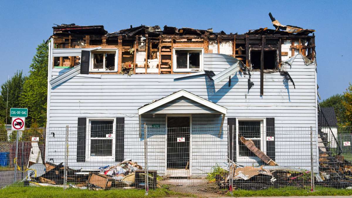 damaged-house-eric-prouzet-pexels.jpg