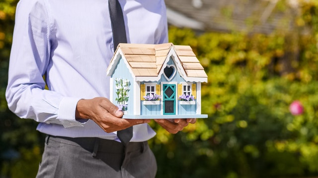 First-time investors who would like to get their slice of the property market while it's hot should consider breaking into locations with an affordable entry point and strong economic conditions.